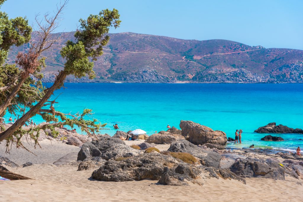 Κρουαζιέρα στο Ελαφονήσι και στο Μπάλο, Τα Ροζ Πετράδια της Κρήτης